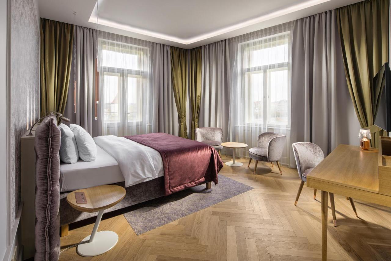 Mamaison Hotel Riverside Prága Kültér fotó A room at the Hotel Axelmannstein