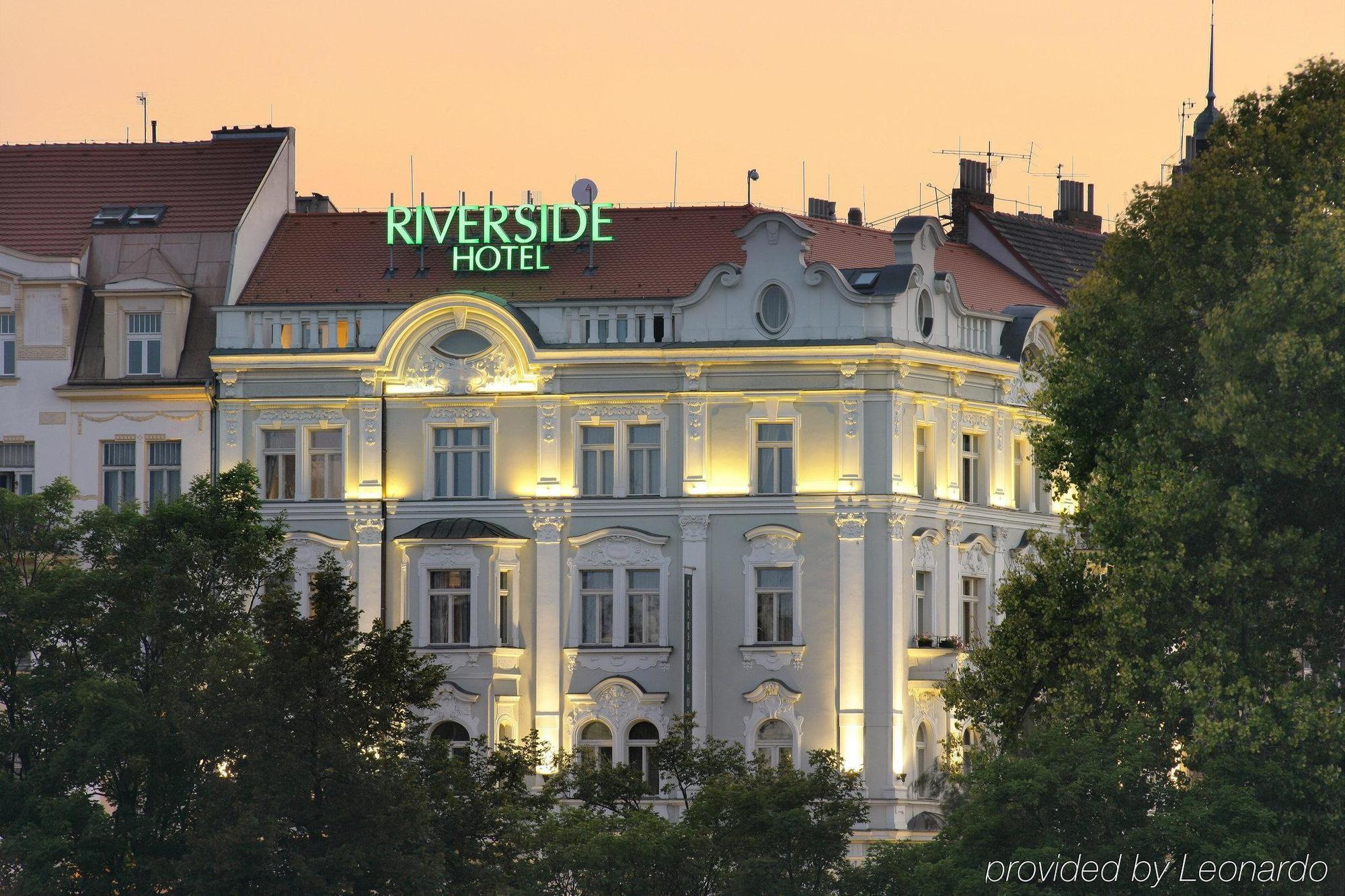 Mamaison Hotel Riverside Prága Kültér fotó Riverside Hotel