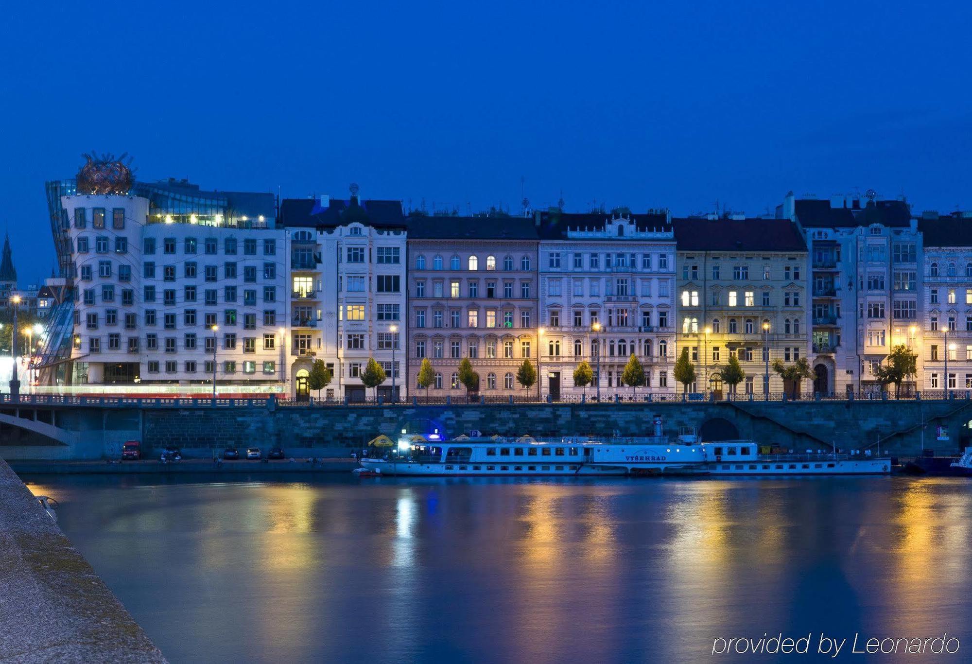 Mamaison Hotel Riverside Prága Felszereltség fotó The riverfront of the city