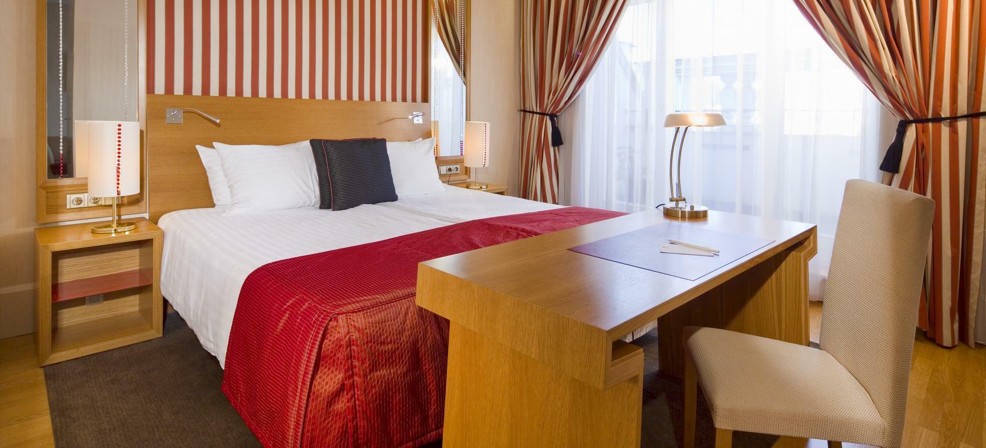 Mamaison Hotel Riverside Prága Kültér fotó A room at the hotel