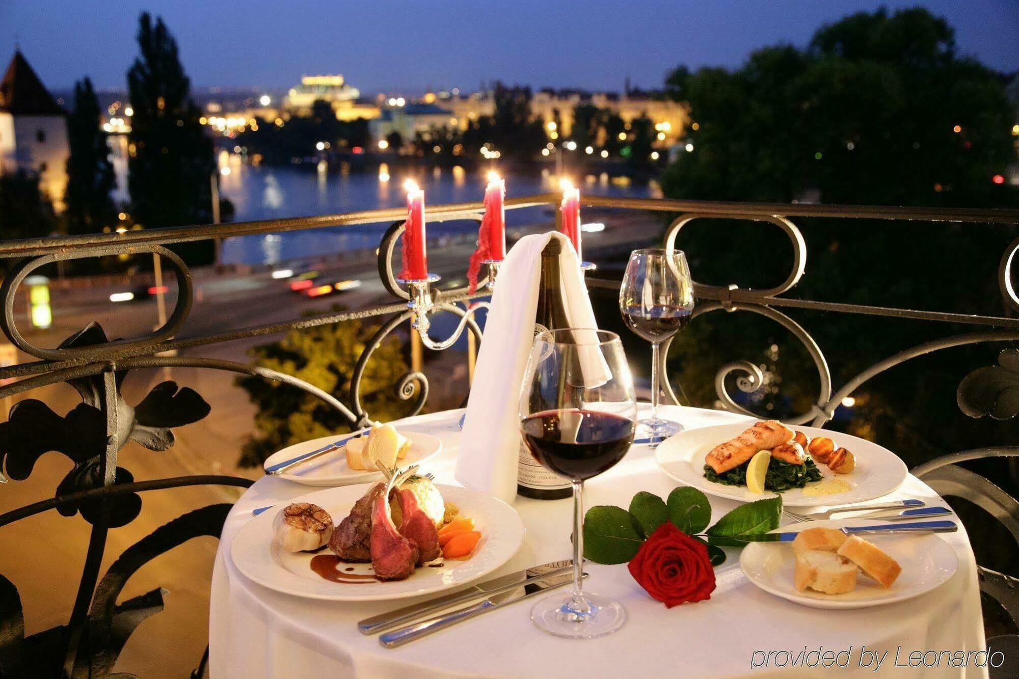 Mamaison Hotel Riverside Prága Étterem fotó A restaurant in Prague